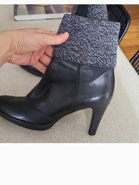 Stuart Weitzman Black Leather Ankle Boots with Gray Knit Cuff